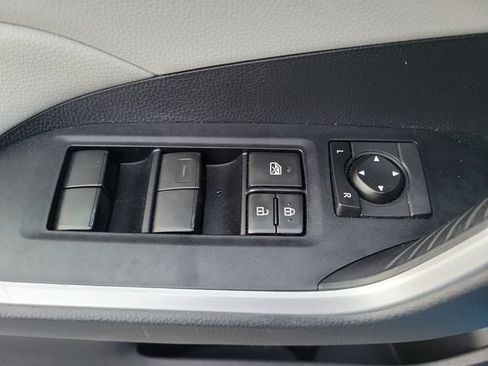 Used 2020 Toyota RAV4 XLE FWD image 13