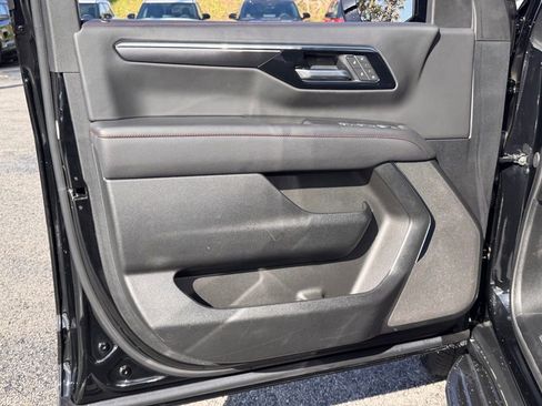 Used 2025 Chevrolet Suburban RST image 16