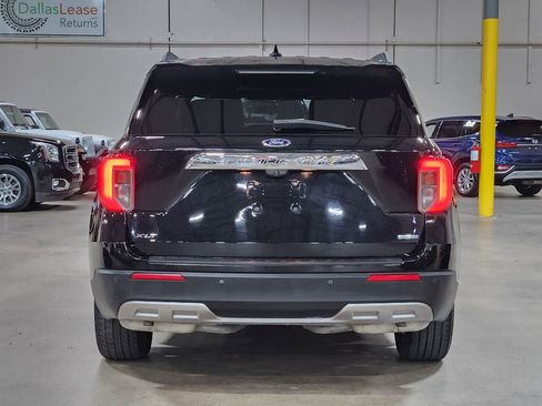 Used 2020 Ford Explorer XLT w/ Equipment Group 202A image 10