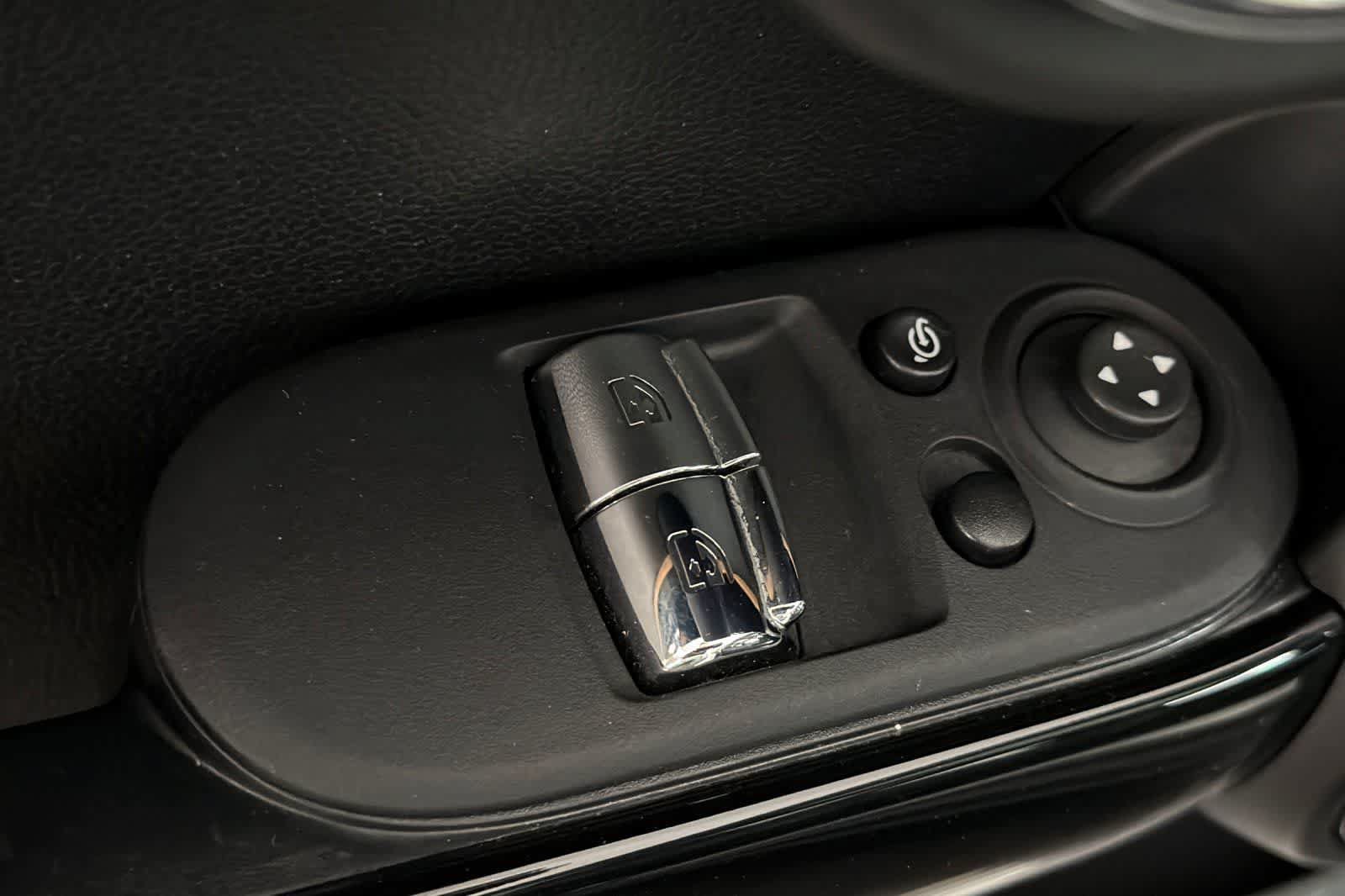Used 2024 MINI Cooper SE FWD image 13
