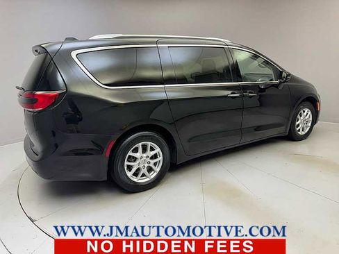 Used 2021 Chrysler Pacifica Touring-L image 5