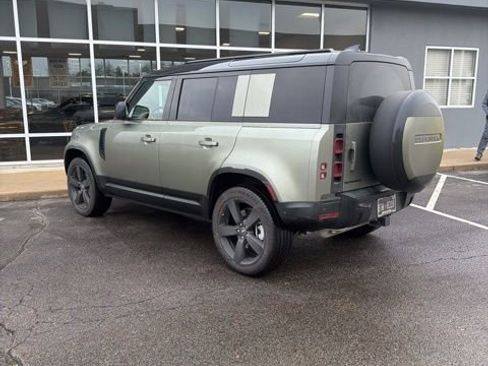 Used 2025 Land Rover Defender 110 X-Dynamic SE image 8