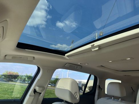 Used 2021 GMC Acadia Denali w/ Denali Technology Package FWD image 23
