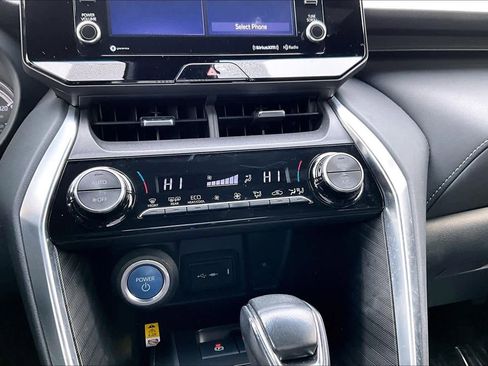 Used 2021 Toyota Venza XLE image 33