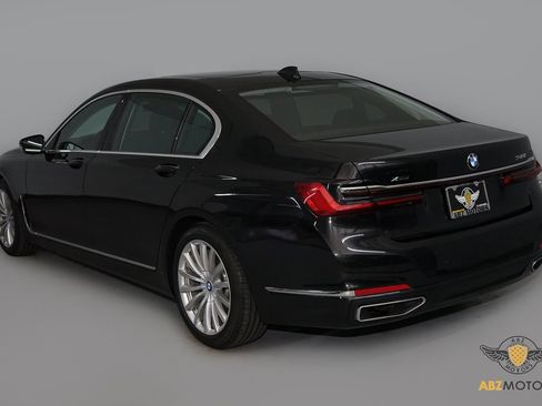Used 2021 BMW 740i xDrive w/ Premium Package image 7
