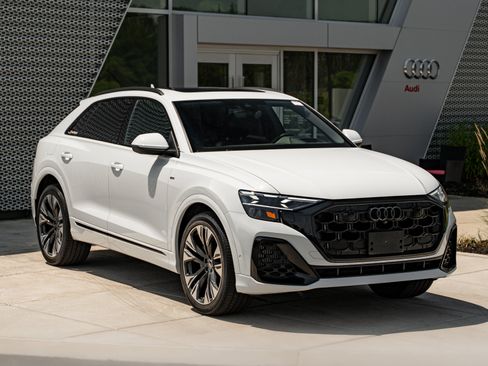 Certified 2025 Audi Q8 Prestige w/ Prestige Package AWD/4WD image 2