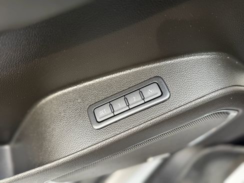 Used 2018 GMC Yukon XL SLT w/ Open Road Package image 25