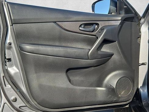 Used 2019 Nissan Rogue S FWD image 10