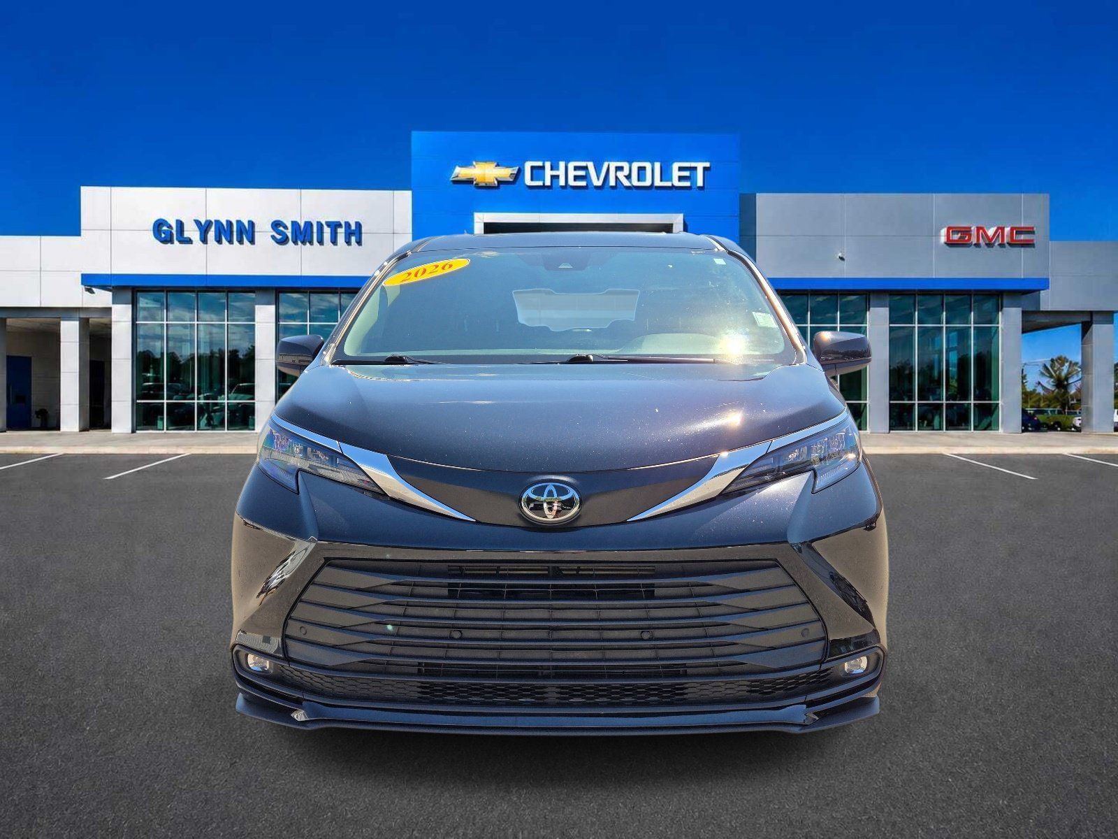 Used 2026 Toyota Sienna XLE FWD image 2
