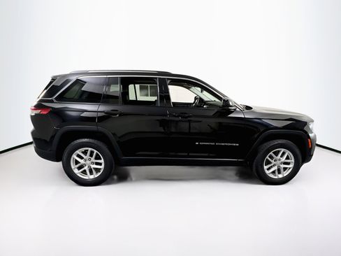 Used 2023 Jeep Grand Cherokee Laredo w/ Luxury Tech Group I AWD/4WD image 4