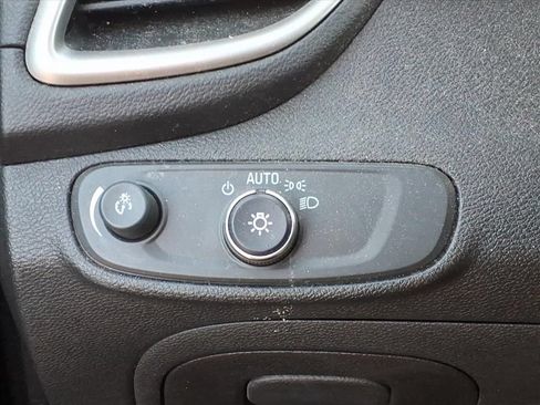 Used 2020 Chevrolet Trax LS FWD image 11