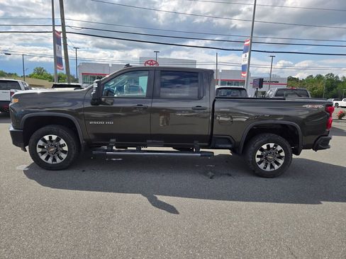 Used 2022 Chevrolet Silverado 2500 Custom w/ Custom Convenience Package AWD/4WD image 7