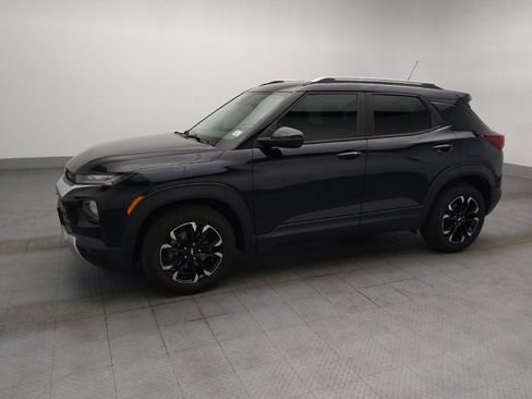 Used 2021 Chevrolet TrailBlazer LT w/ Convenience Package FWD image 2