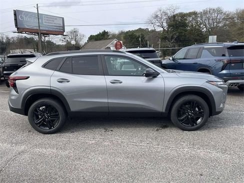 New 2026 Chevrolet Trax ACTIV image 2