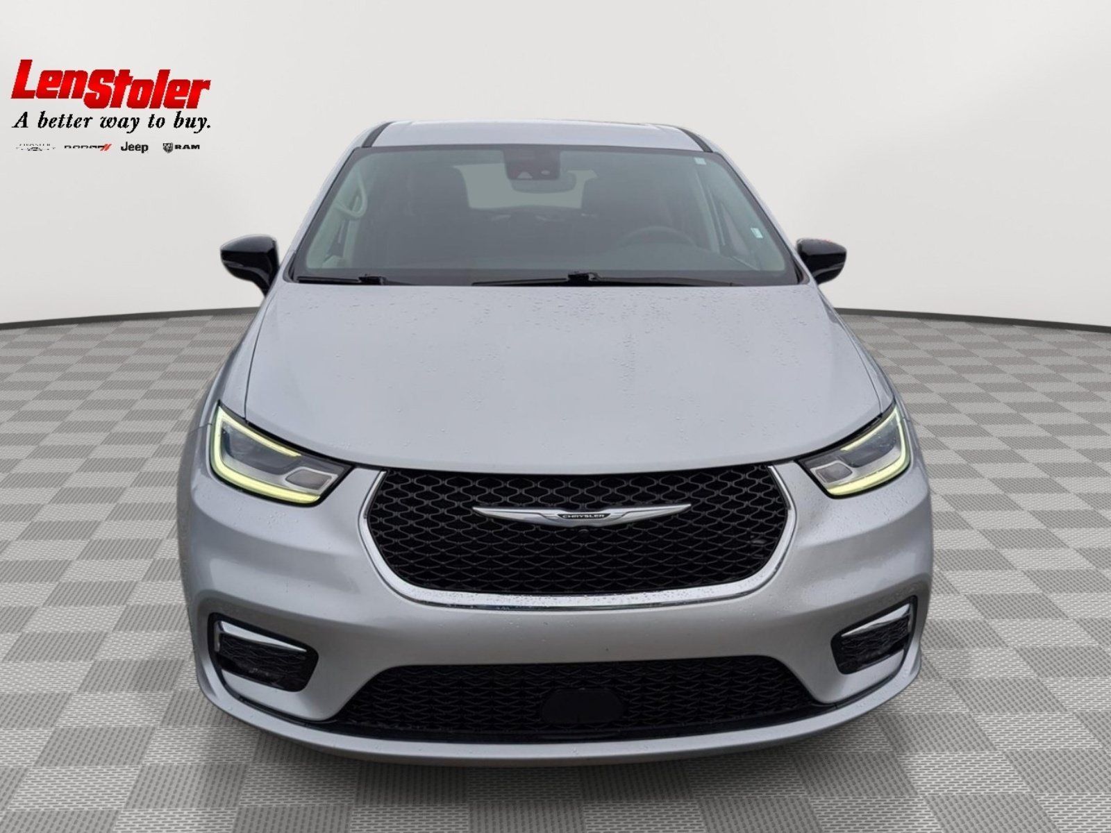 Used 2024 Chrysler Pacifica Touring-L FWD image 8