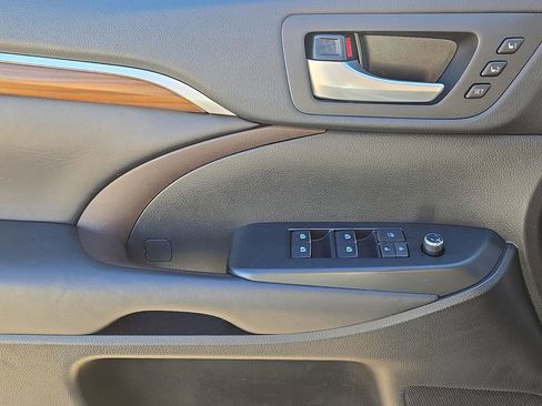 Used 2017 Toyota Highlander Limited image 22