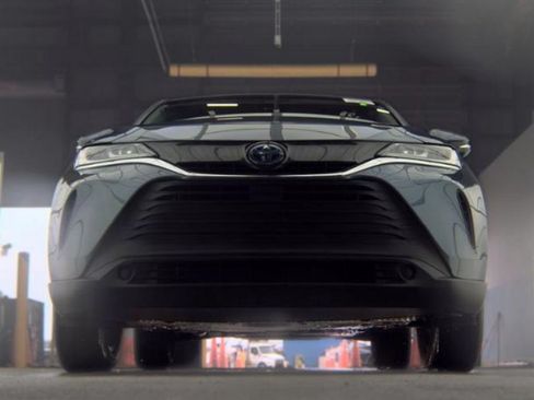 Used 2023 Toyota Venza LE AWD/4WD image 3
