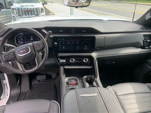 Used 2025 GMC Sierra 2500 AT4X AWD/4WD image 10