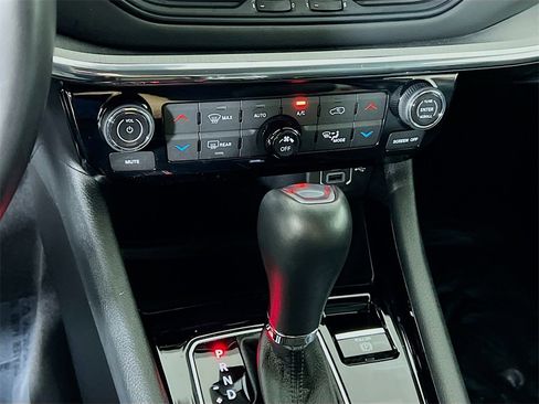 Used 2022 Jeep Compass Limited image 8