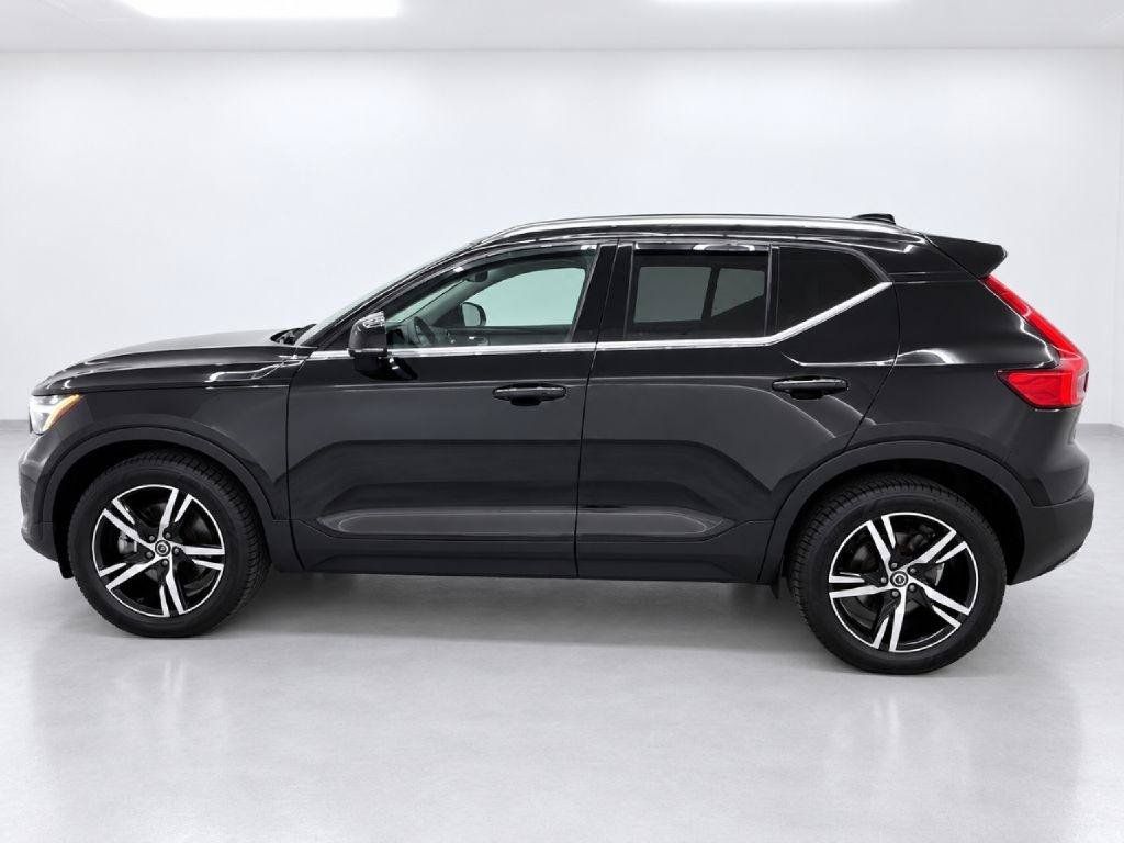 Used 2023 Volvo XC40 B5 Plus AWD/4WD image 6