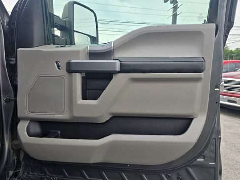 Used 2018 Ford F150 XLT w/ Equipment Group 302A Luxury AWD/4WD image 17