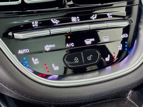 Used 2022 Aston Martin DBX image 27