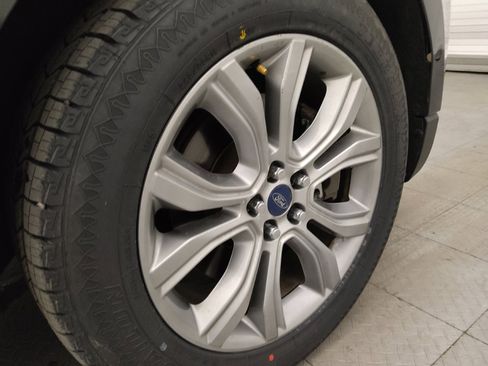 Used 2019 Ford Edge Titanium w/ Cold Weather Package AWD/4WD image 31