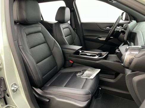 Used 2025 Chevrolet Equinox LT w/ Convenience Package II FWD image 36