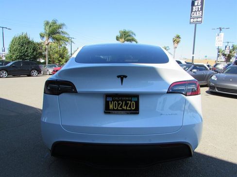 Used 2021 Tesla Model Y Long Range AWD/4WD image 8