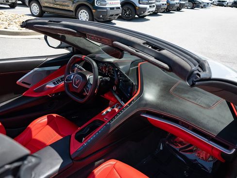 Used 2024 Chevrolet Corvette Stingray Premium Conv w/ Z51 Performance Package RWD image 36