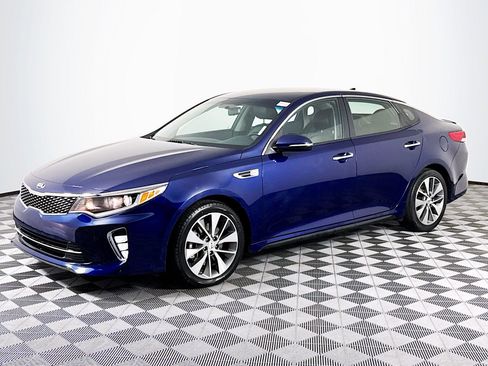 Used 2018 Kia Optima S w/ 18" Alloy Wheels Package image 4