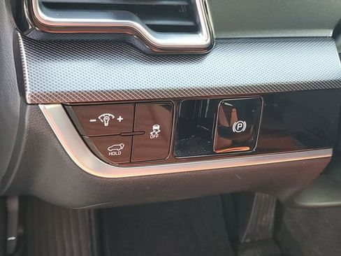 Used 2025 Kia Sportage SX image 21