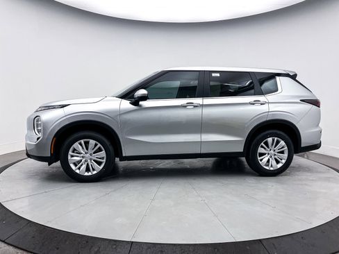 New 2025 Mitsubishi Outlander ES image 4