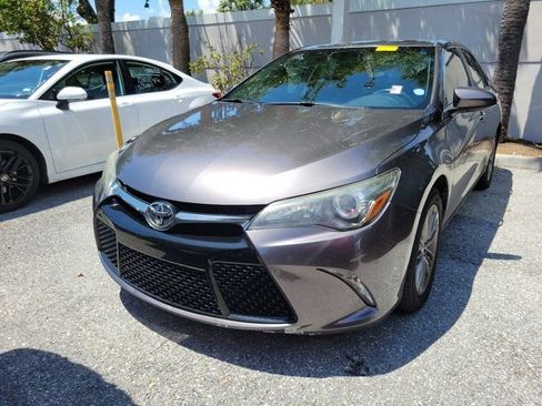 Used 2015 Toyota Camry SE image 2