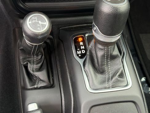 Used 2024 Jeep Wrangler Unlimited Sahara AWD/4WD image 27