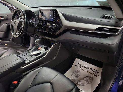 Used 2022 Toyota Highlander XLE image 25