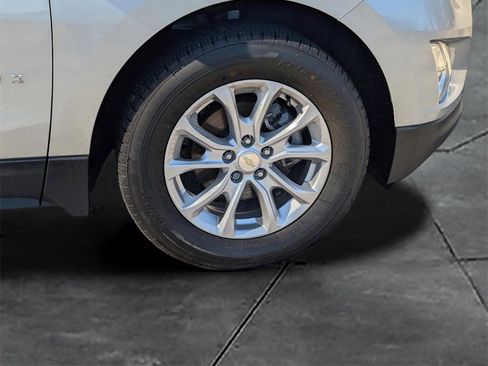 Used 2018 Chevrolet Equinox LT image 11