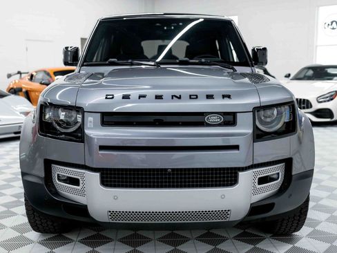 Used 2023 Land Rover Defender 130 SE image 4