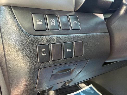 Used 2017 Toyota Highlander Limited w/ Preferred Accessory Package AWD/4WD image 31