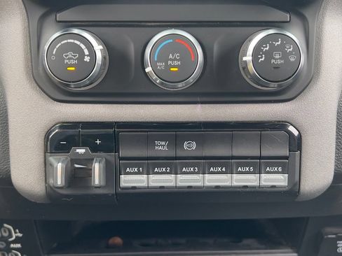 Used 2024 RAM 3500 Tradesman w/ Chrome Appearance Group AWD/4WD image 31
