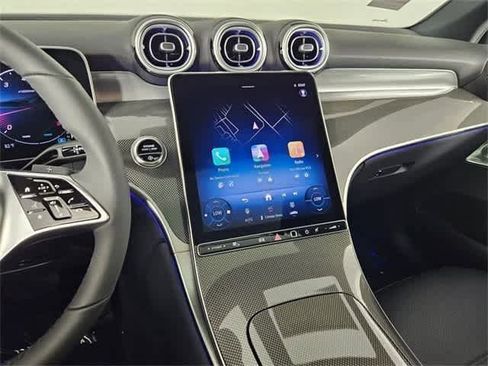 Used 2025 Mercedes-Benz GLC 300 4MATIC image 60