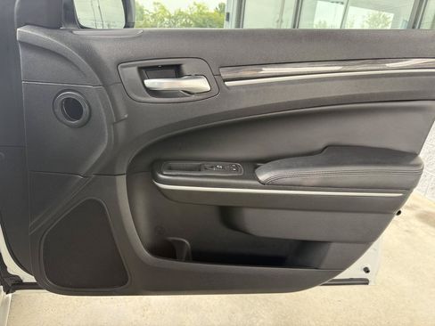 Used 2019 Chrysler 300 Touring L w/ Quick Order Package 2EF RWD image 30