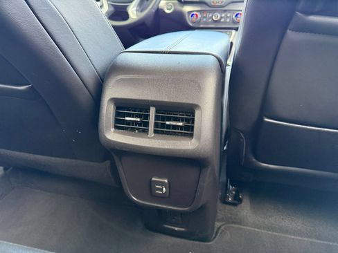 Used 2024 GMC Terrain SLT AWD/4WD image 24