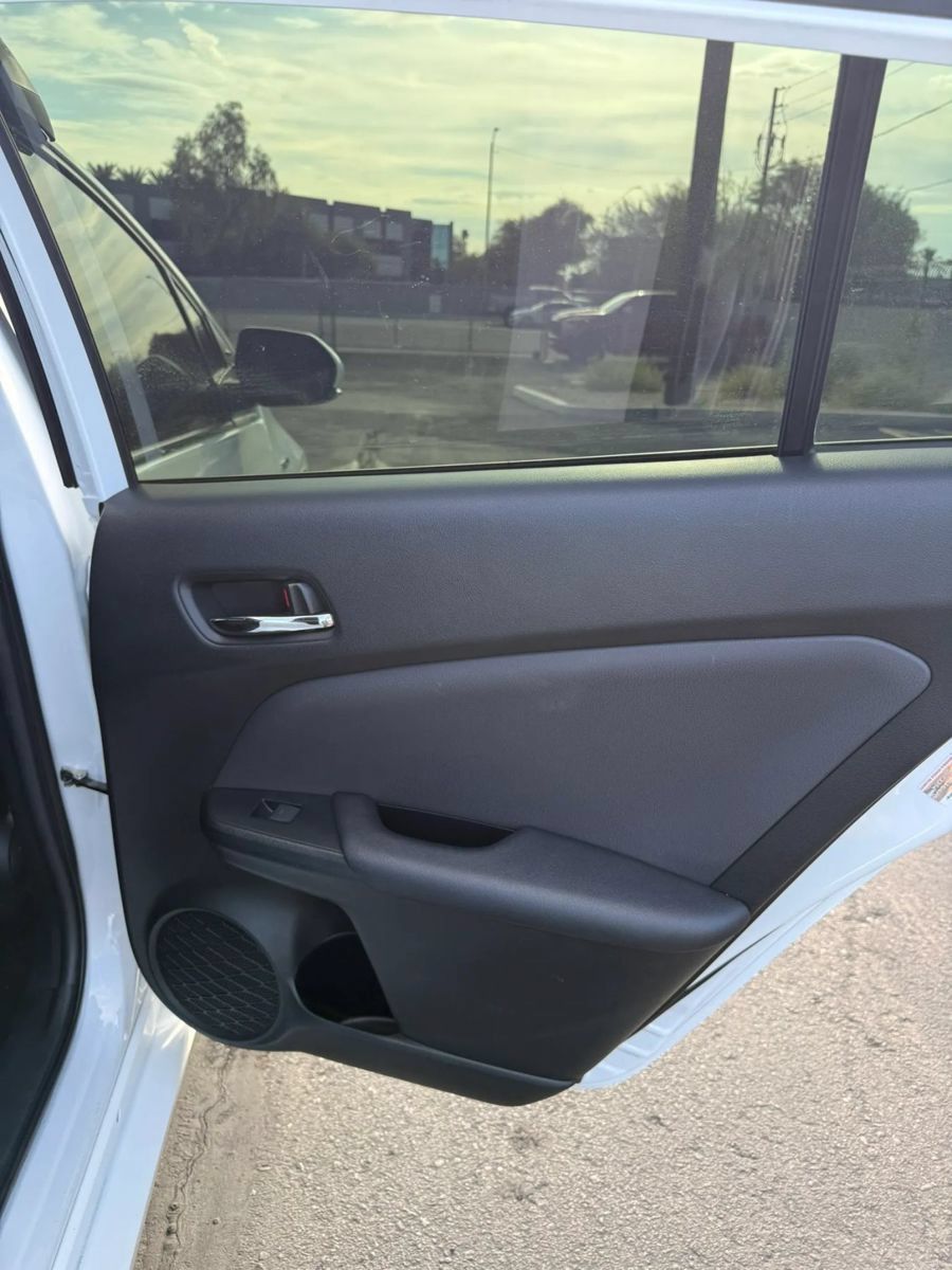 Used 2021 Toyota Prius LE FWD image 10