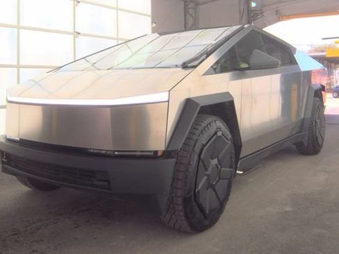 Used 2025 Tesla Cybertruck 2WD Crew Cab image 1