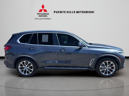 Used 2019 BMW X5 xDrive50i w/ Parking Assistance Package AWD/4WD image 4