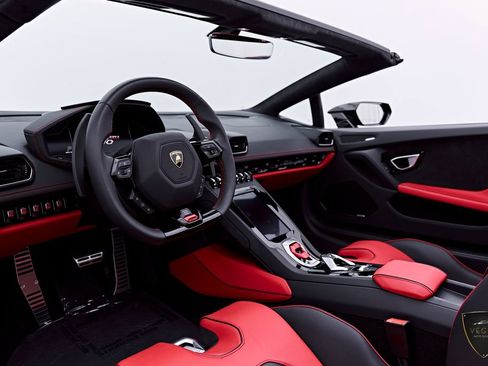 Used 2024 Lamborghini Huracan EVO AWD/4WD image 2