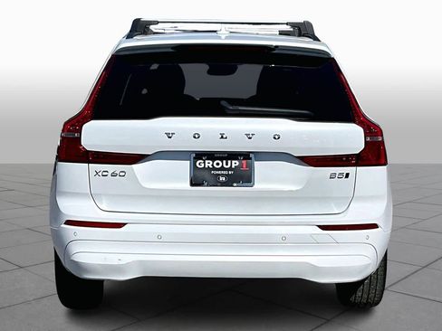 Used 2022 Volvo XC60 B5 Momentum w/ Climate Package image 4