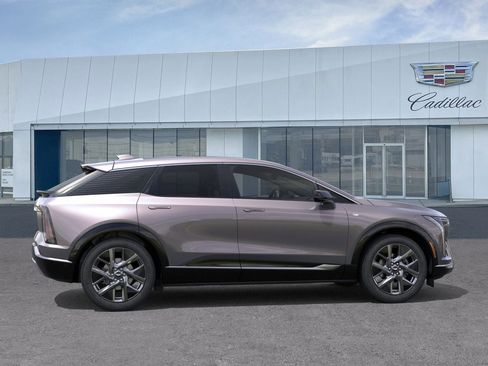 New 2026 Cadillac Optiq Luxury 1 image 5