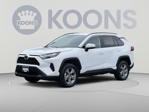 Used 2025 Toyota RAV4 XLE AWD/4WD image 4